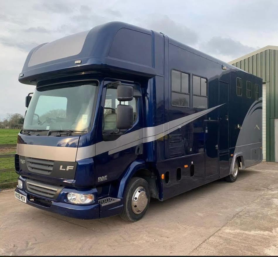 DAF LF 7.5T 3-Stall Horsebox