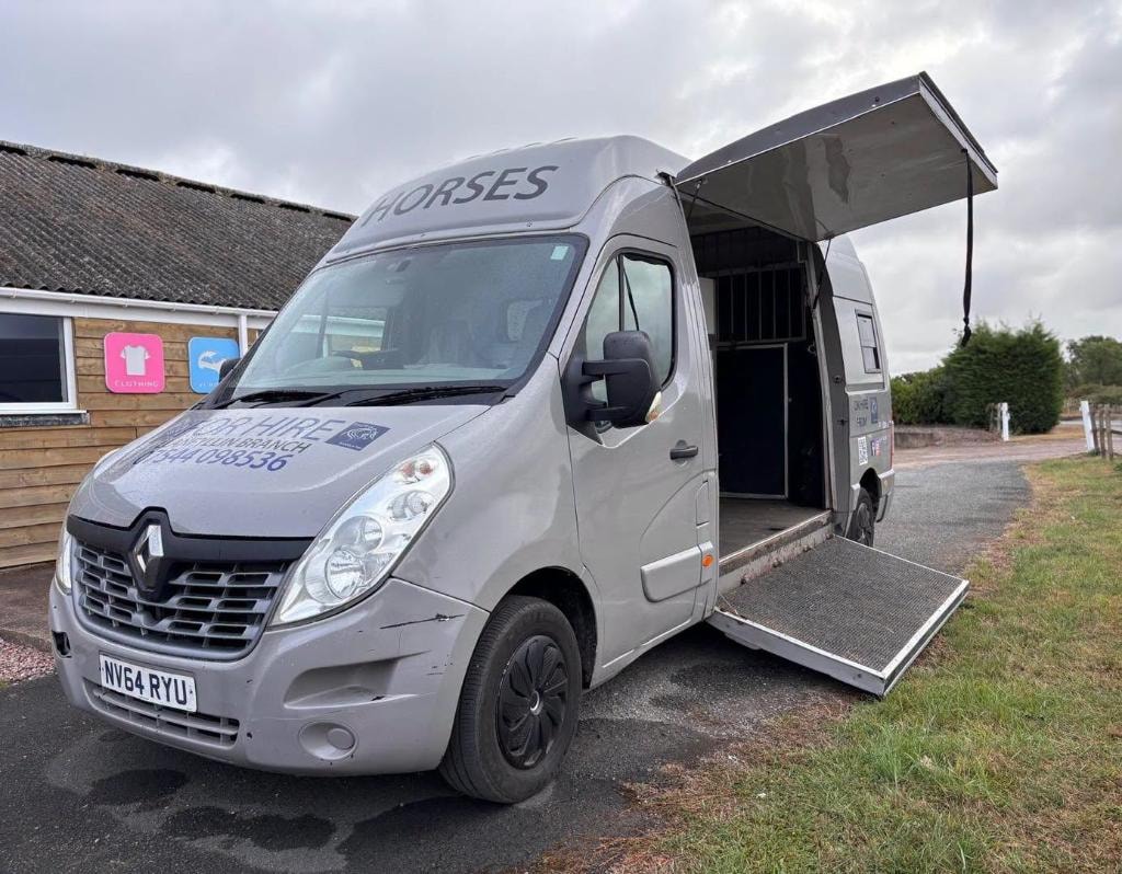 2014 Renault Master 3.5T Equi-Sport